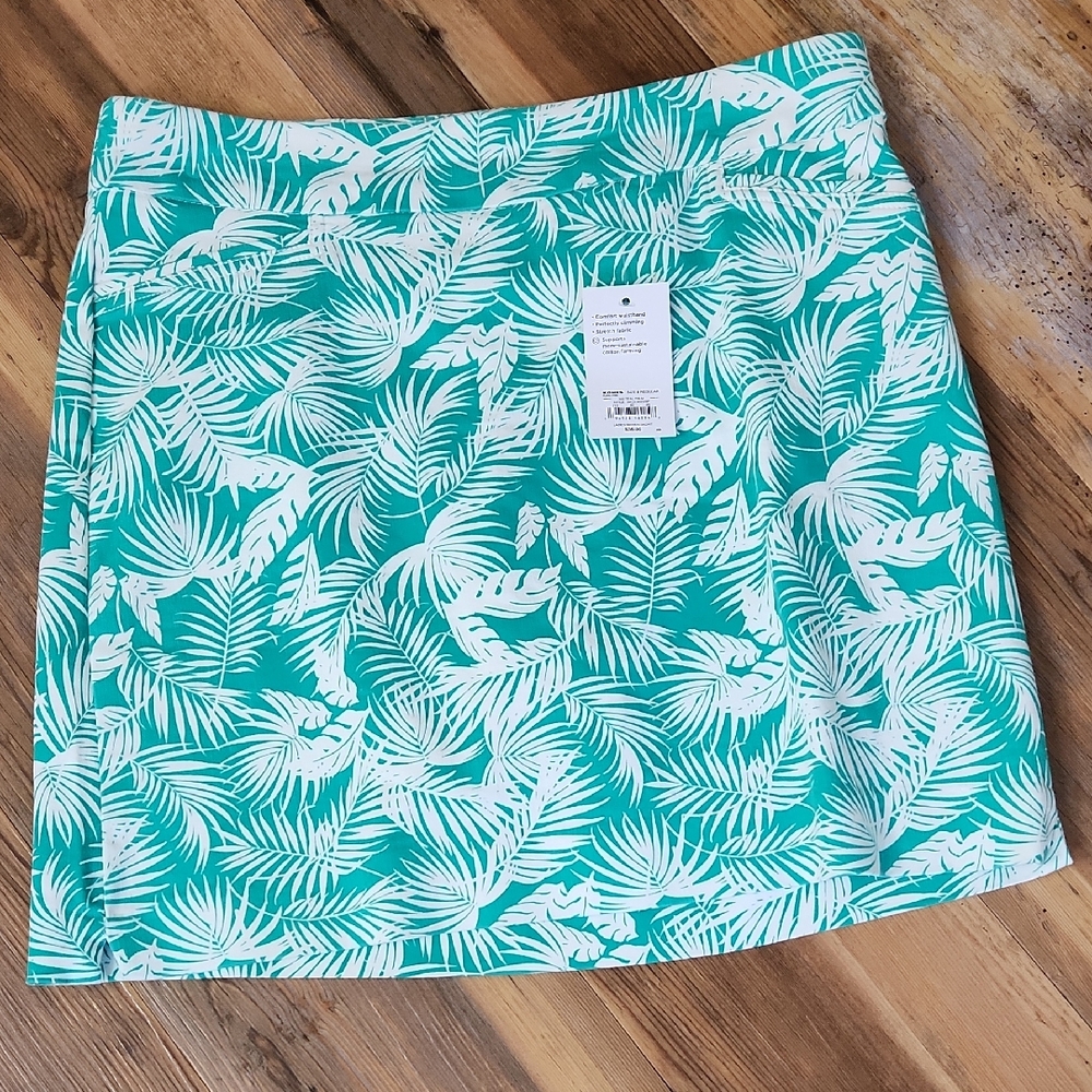 Croft & Barrow Green and White Skort
